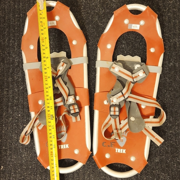 Little Bear Trek 18" Snowshoes Kids - Adjustable Straps - Picture 1 of 4